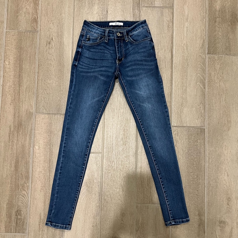 Junior’s KanCan Skinny Jeans— Size 1/24